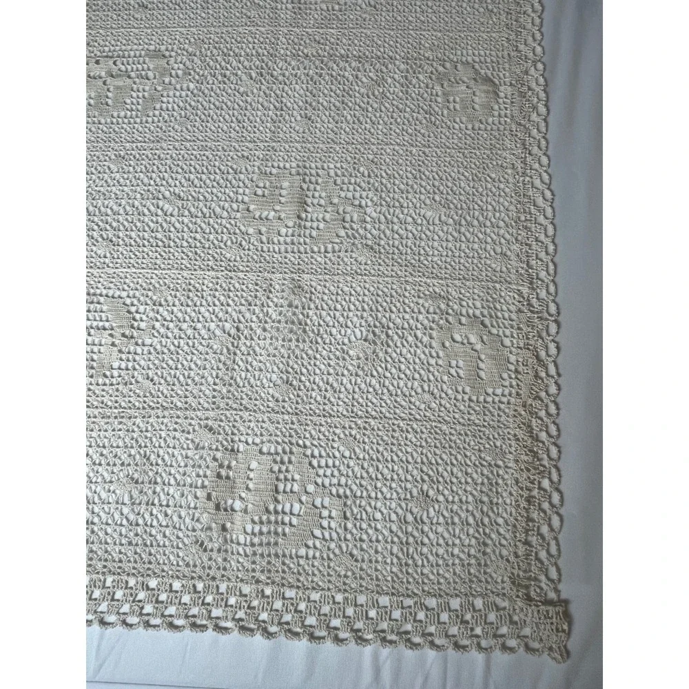 Vintage Filet Crochet Lace Table Floral Topper 30x30‎ Gridwork Tablecloth Square